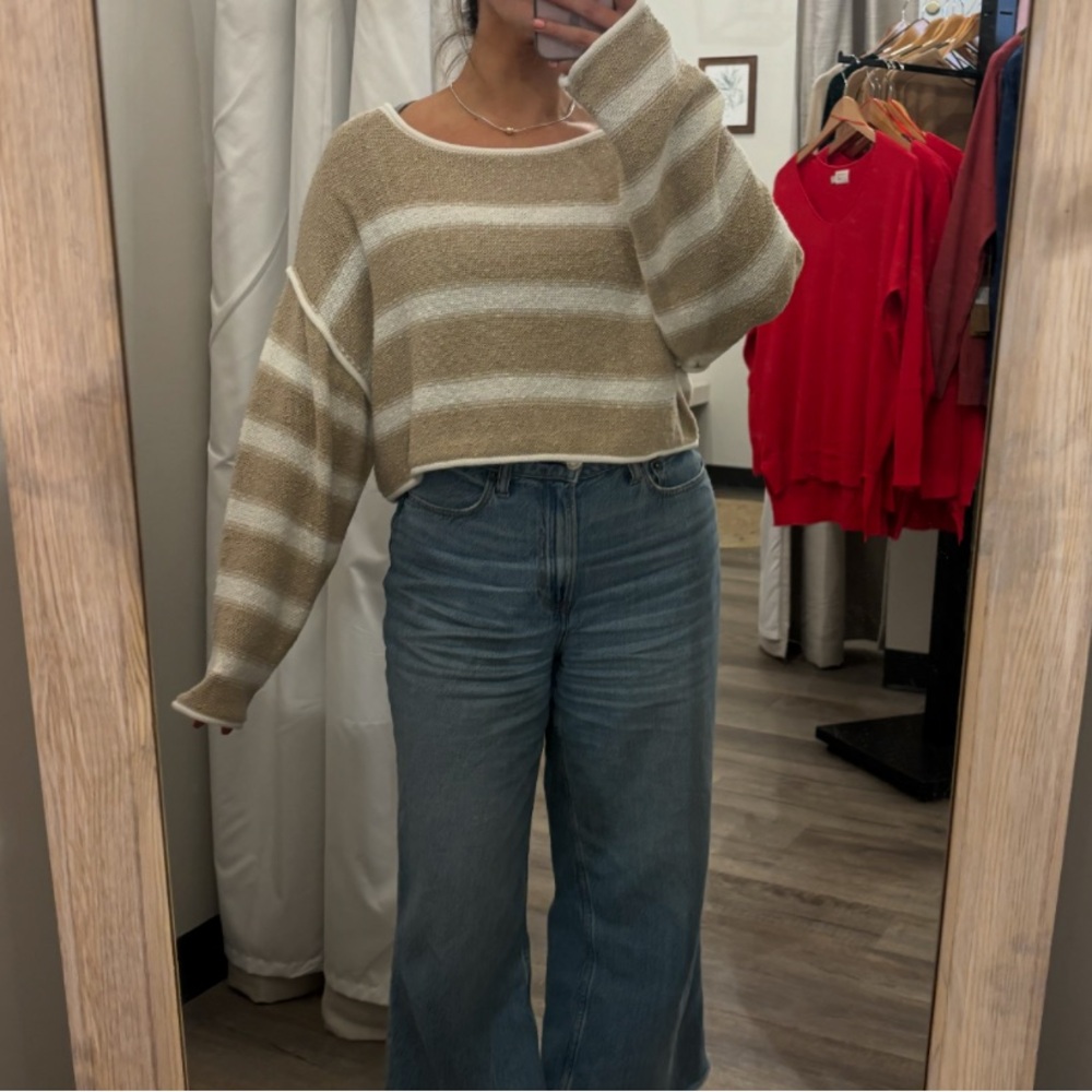 Promesa Neutral-Tone Cropped Knit Top in Beige and Cream